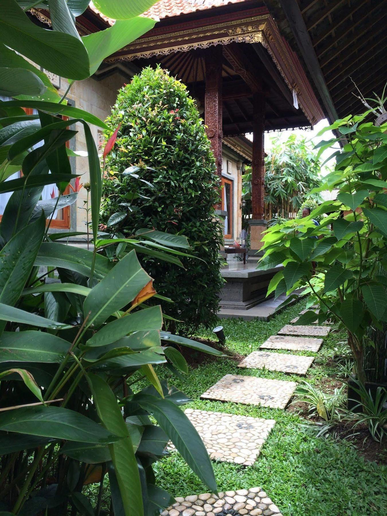 Uma Dewi Guest House Убуд Екстериор снимка